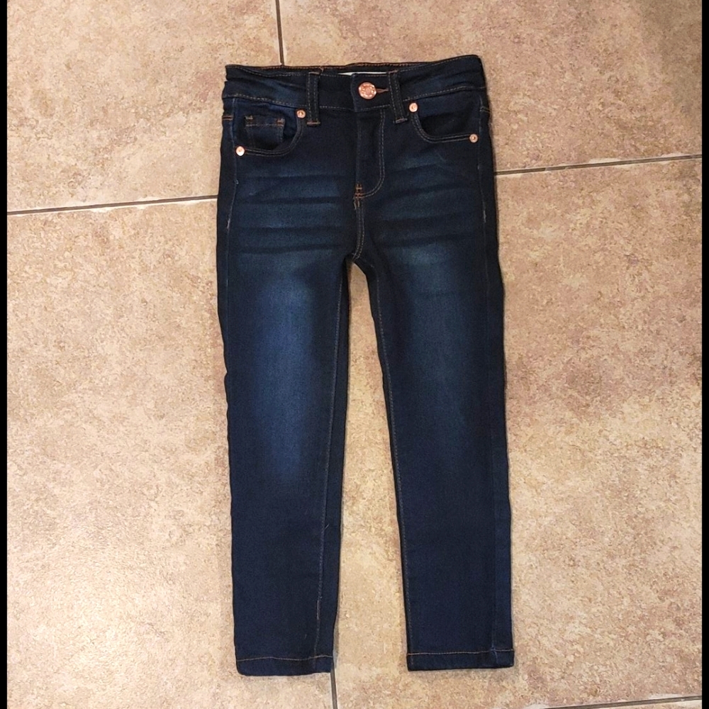 Toddler jeans size 4 (free shirt with order)